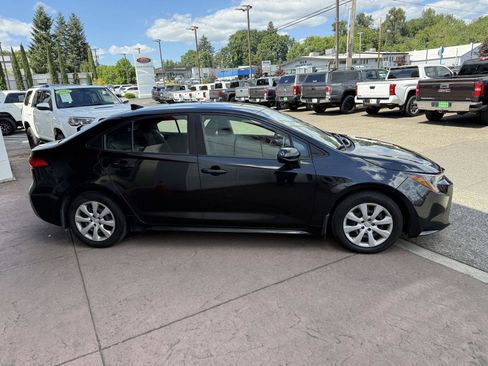 Used 2020 Toyota Corolla LE FWD image 7