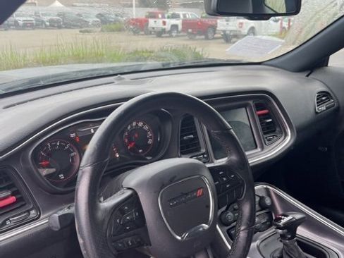 Used 2018 Dodge Challenger SXT Plus image 9