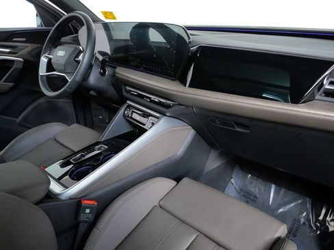 Used 2025 Audi Q5 Premium Plus w/ Premium Plus image 17