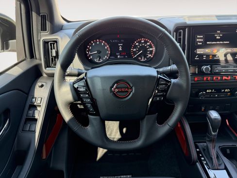 Used 2025 Nissan Frontier Pro-X image 15