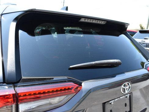 Used 2021 Toyota RAV4 LE FWD image 34