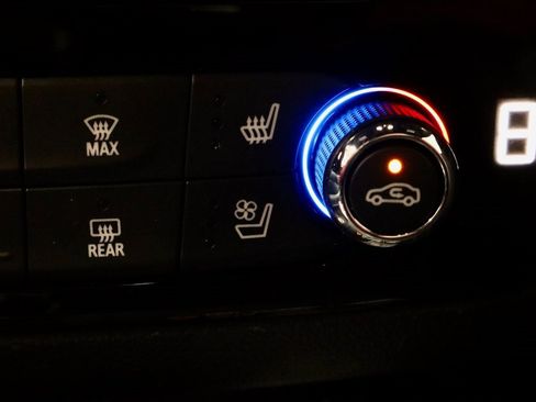 Used 2024 Buick Enclave Premium image 5