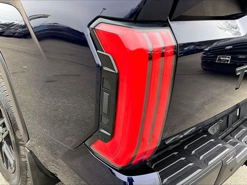 Used 2025 Toyota Tundra Limited image 27