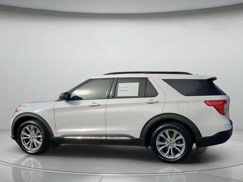 Certified 2020 Ford Explorer XLT w/ Equipment Group 202A image 17