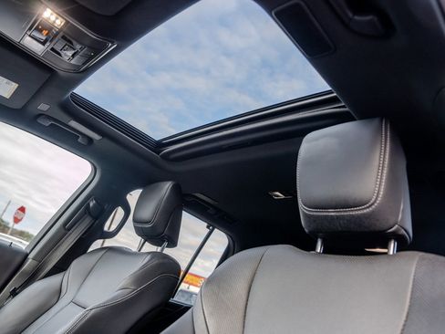 Used 2023 Lexus LX 600 4WD w/ Luxury Package image 18