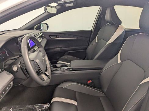 Certified 2025 Toyota Camry SE FWD image 11