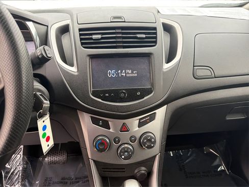 Used 2016 Chevrolet Trax LT w/ LT Sun and Sound Package image 15