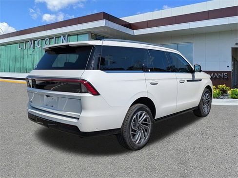 New 2025 Lincoln Navigator Reserve image 4