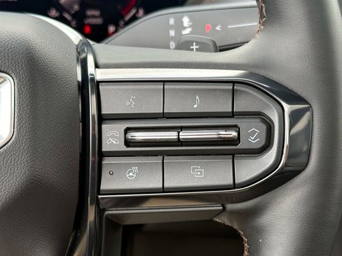 Certified 2025 GMC Yukon AT4 w/ AT4 Premium Package AWD/4WD image 27