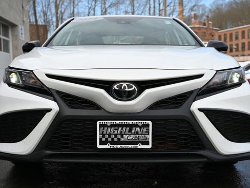 Used 2024 Toyota Camry SE w/ Convenience Package image 8