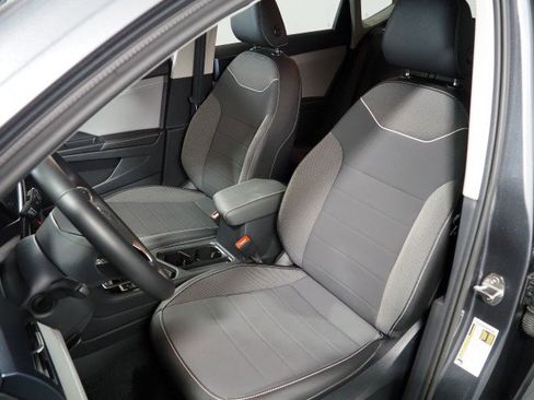 Used 2024 Volkswagen Taos SE image 13