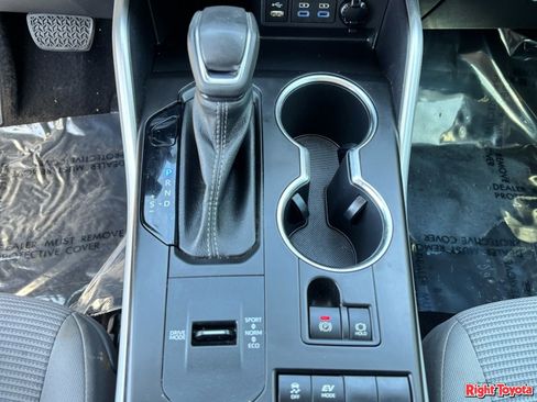 Used 2022 Toyota Highlander LE FWD image 29