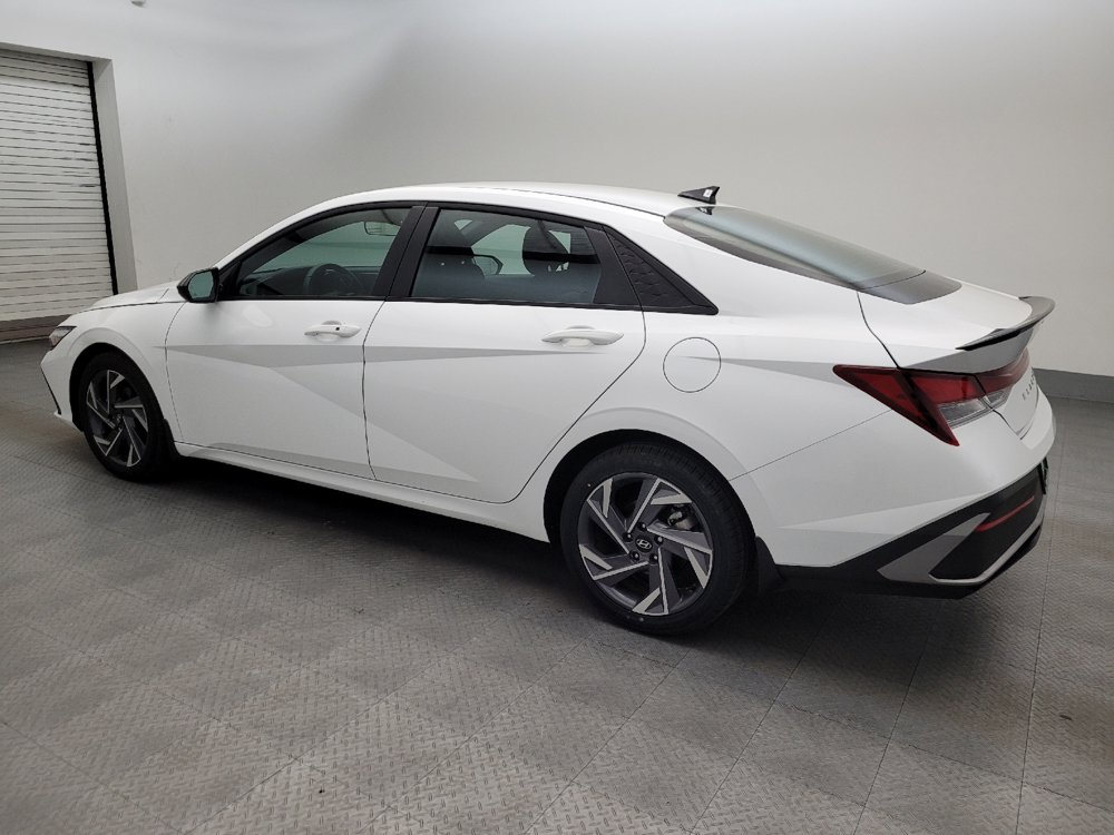 Used 2025 Hyundai Elantra Sport FWD image 3