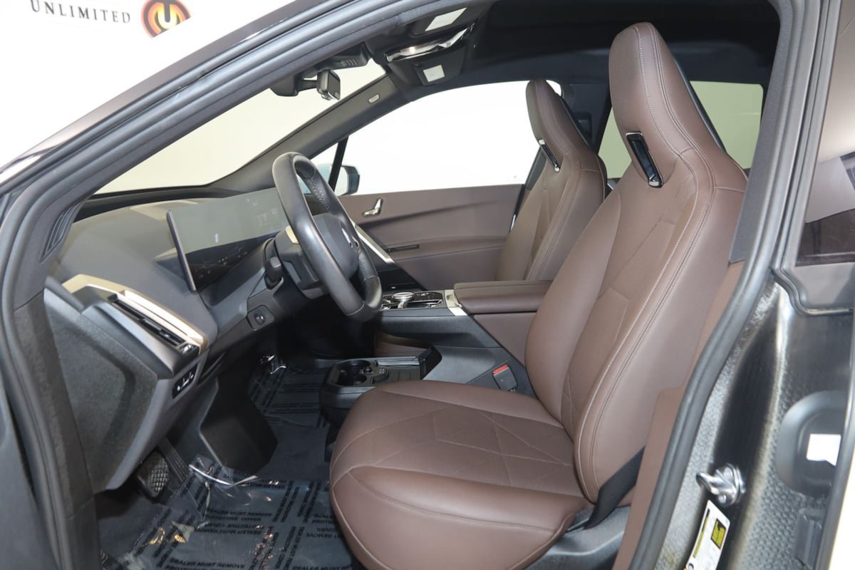 Used 2023 BMW iX xDrive50 AWD/4WD image 12