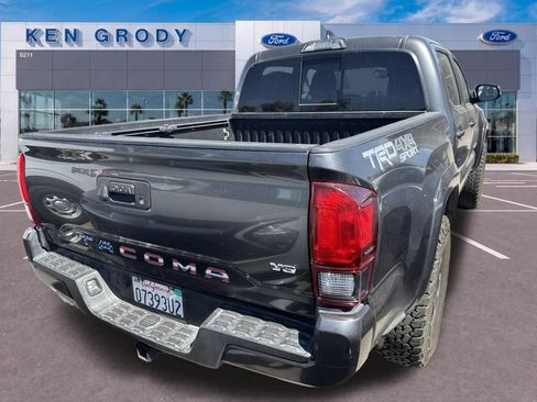 Used 2019 Toyota Tacoma TRD Sport AWD/4WD image 4