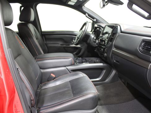 Used 2020 Nissan Titan PRO-4X w/ Pro-4x Convenience Package image 19