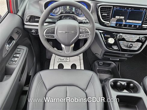 New 2026 Chrysler Pacifica Select image 7