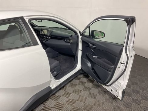 Used 2018 Toyota C-HR XLE FWD image 35