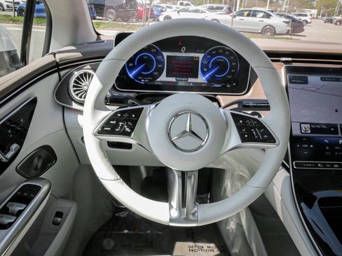 Used 2023 Mercedes-Benz EQE 350+ 4MATIC Sedan image 18