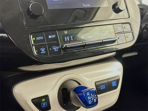 Used 2017 Toyota Prius Two image 21