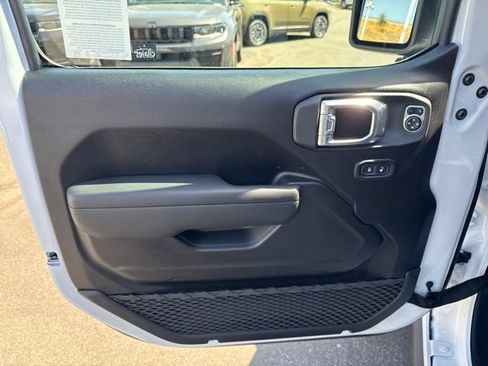 New 2026 Jeep Gladiator Sport AWD/4WD image 10
