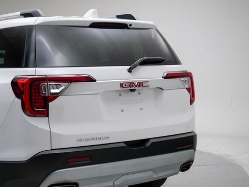 Used 2023 GMC Acadia SLT w/ Preferred Package image 8