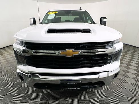 Used 2024 Chevrolet Silverado 2500 LT image 2