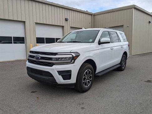 Used 2024 Ford Expedition XLT image 3