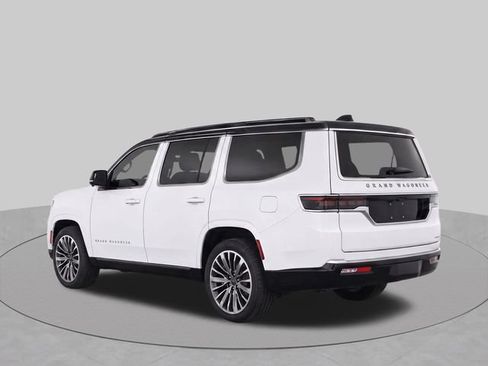 Used 2024 Jeep Grand Wagoneer L Series III AWD/4WD image 4