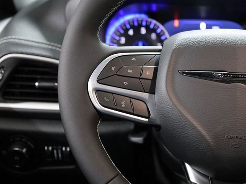 New 2026 Chrysler Pacifica Select image 19