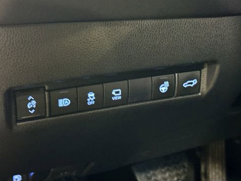 Used 2021 Toyota Venza Limited w/ Advanced Technology Package image 10