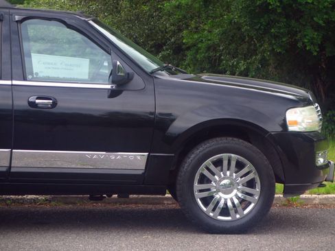 Used 2008 Lincoln Navigator 4WD image 25