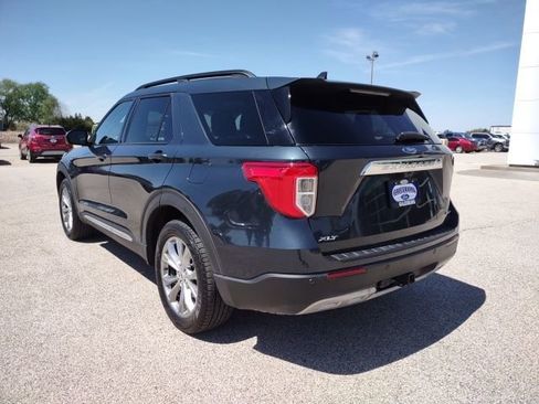 Used 2022 Ford Explorer XLT w/ Equipment Group 202A AWD/4WD image 3