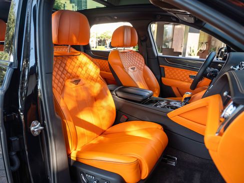 Certified 2023 Bentley Bentayga AWD/4WD image 21