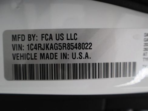 Used 2024 Jeep Grand Cherokee L Altitude AWD/4WD image 34