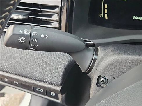 Used 2025 Toyota Camry SE FWD image 15