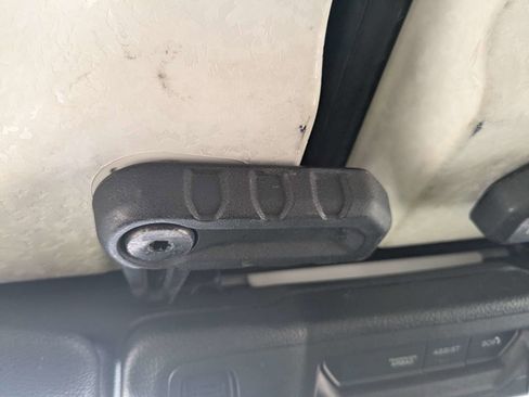 Used 2025 Jeep Wrangler Unlimited Sahara AWD/4WD image 26