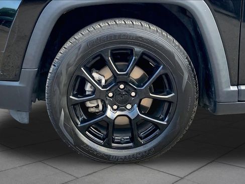 Used 2022 Jeep Compass Latitude FWD image 11