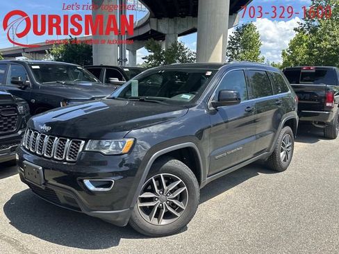 Used 2019 Jeep Grand Cherokee Laredo w/ 18" Wheel & 8.4" Radio Group AWD/4WD image 1