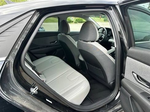 Used 2023 Hyundai Elantra Limited FWD image 16