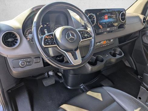 Used 2022 Mercedes-Benz Sprinter 4500 image 10