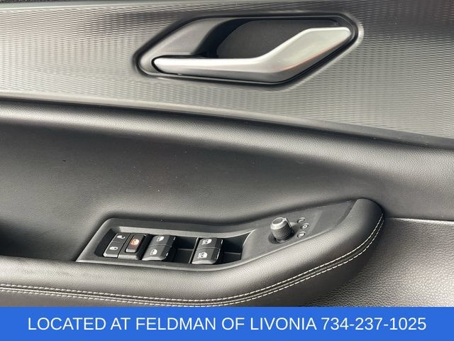 Used 2023 Jeep Grand Cherokee L Laredo AWD/4WD image 23