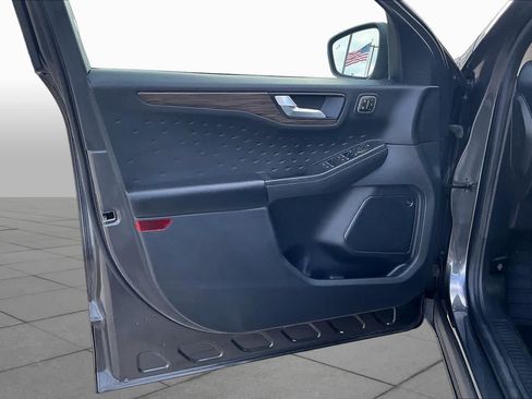 Used 2020 Ford Escape Titanium FWD image 21