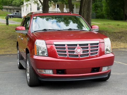 Used 2010 Cadillac Escalade Luxury AWD/4WD image 30