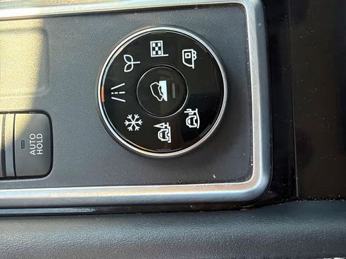 Used 2025 Nissan Pathfinder SL AWD/4WD image 30