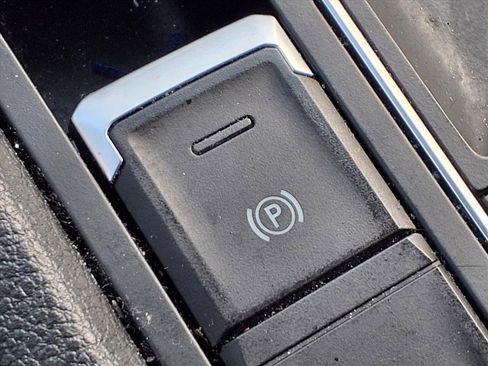 Used 2021 Volkswagen Atlas SE image 22