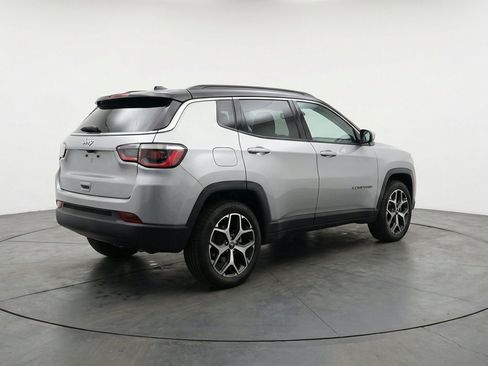 Used 2025 Jeep Compass Limited AWD/4WD image 9