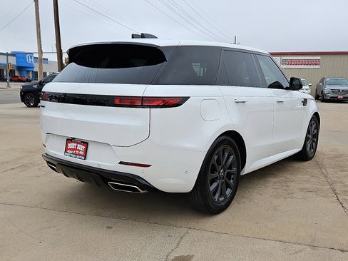 Used 2024 Land Rover Range Rover Sport Dynamic SE image 3