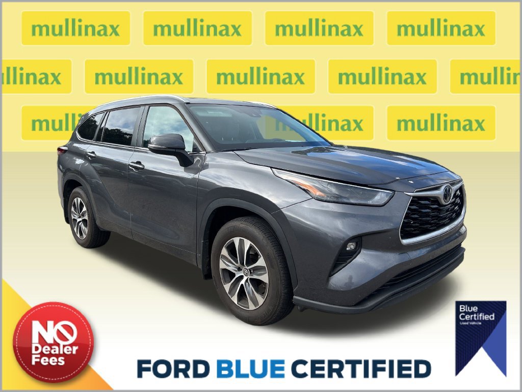 Used 2024 Toyota Highlander XLE FWD image 1