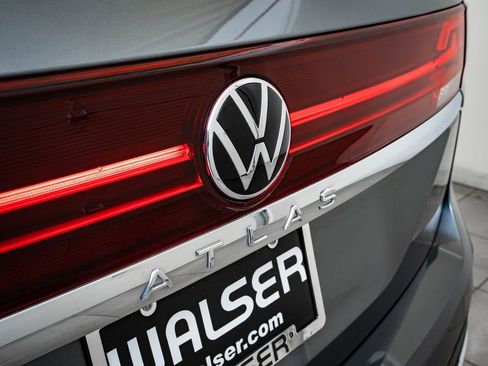 Used 2024 Volkswagen Atlas SE image 17